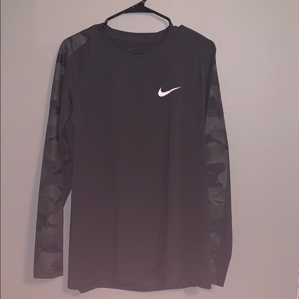 Men’s long sleeve Nike shirt